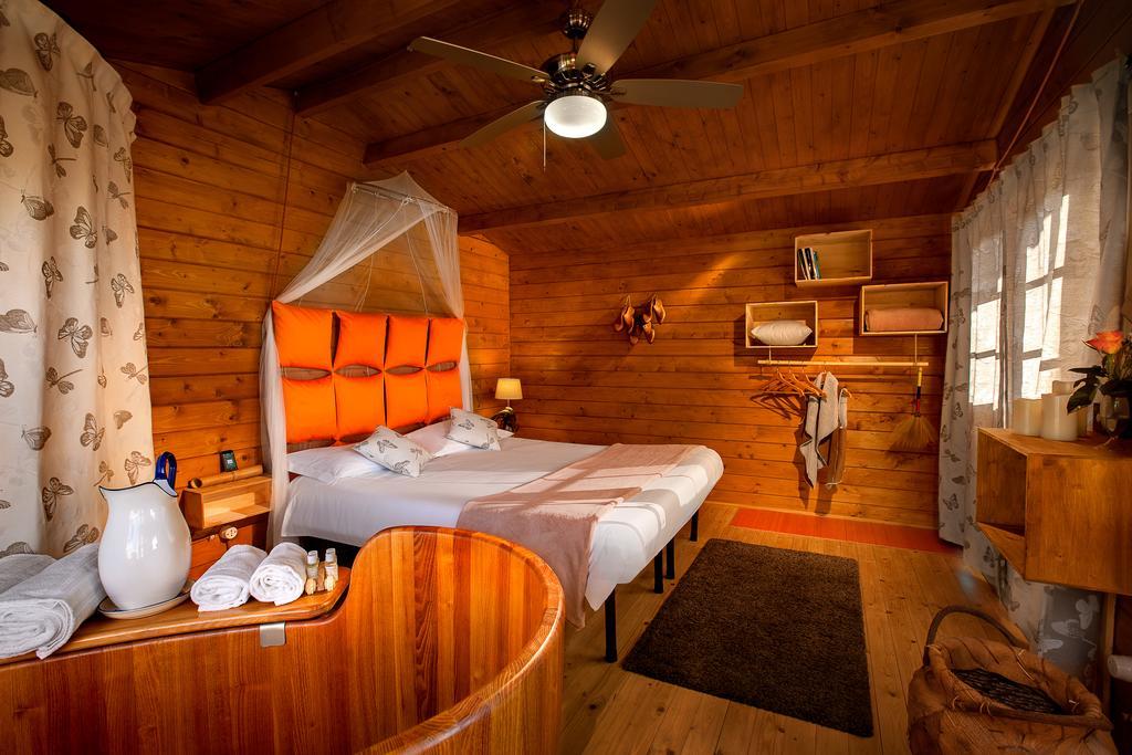 Ecolodge Langhe Cherasco Buitenkant foto