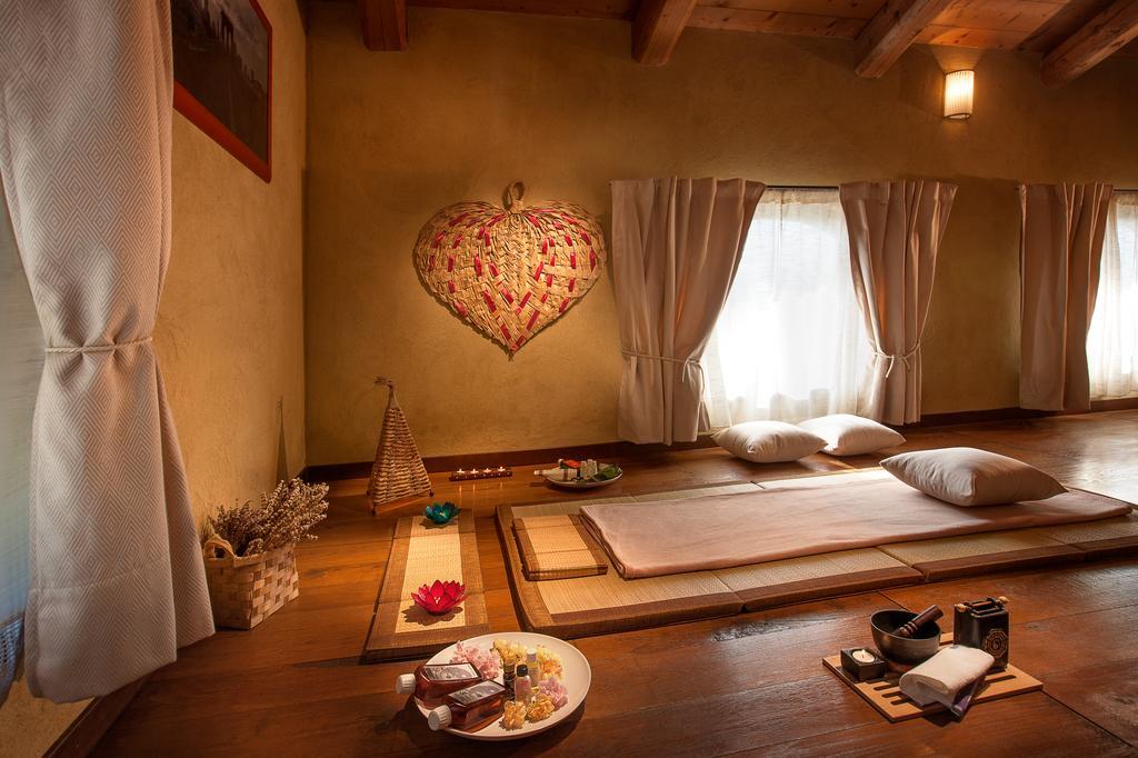 Ecolodge Langhe Cherasco Buitenkant foto